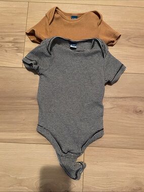 Old Navy Black & White Striped and Tan Ribbed Baby One-Piece Bodysuits